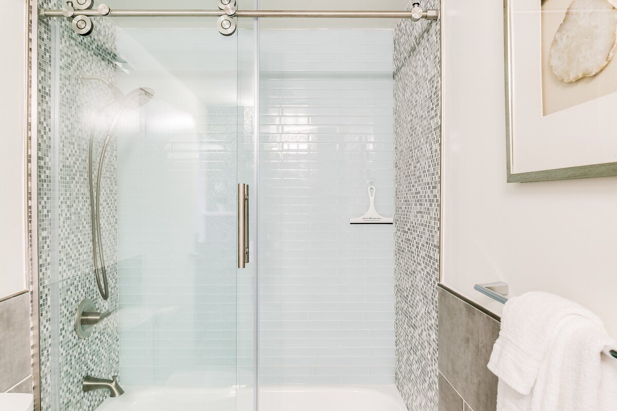 The Shiloh – Hollywood Hills Modern Architectural Star gallery image 5