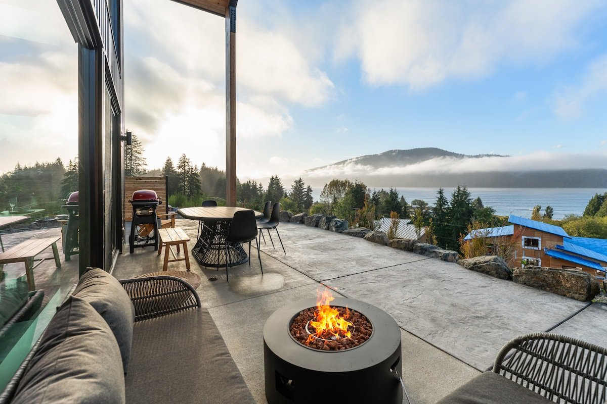 Hot Tub & Amazing Ocean View |The Simple Peak *New gallery image 4