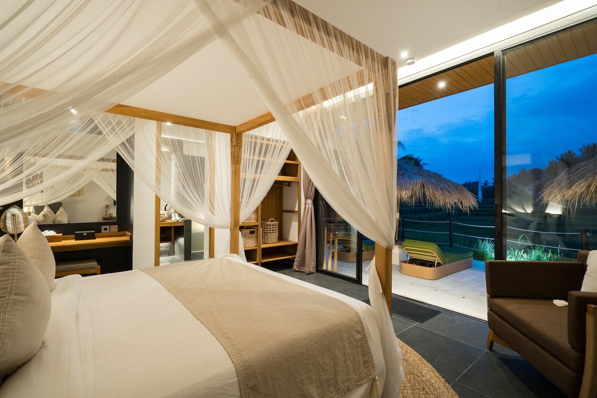 Modern 4BR Ubud • Pool & Ricefield View gallery image 4