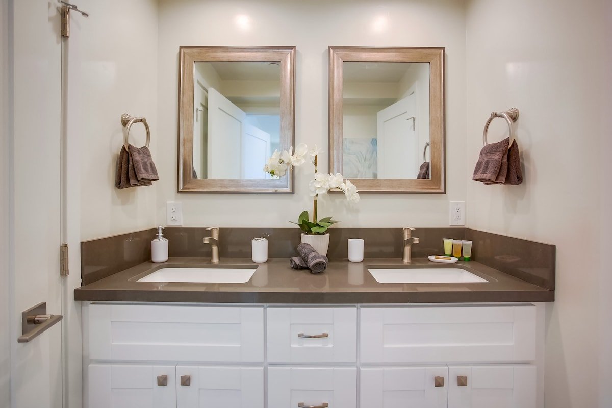 Rooftop with water view – Sleeps 10 gallery image 3