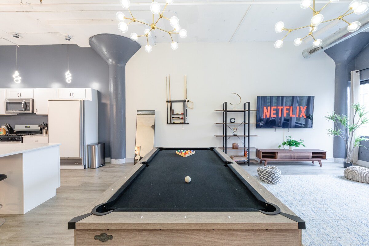 Luxurious 5BR Suite Near McCormick w/ Pool Table gallery image 3