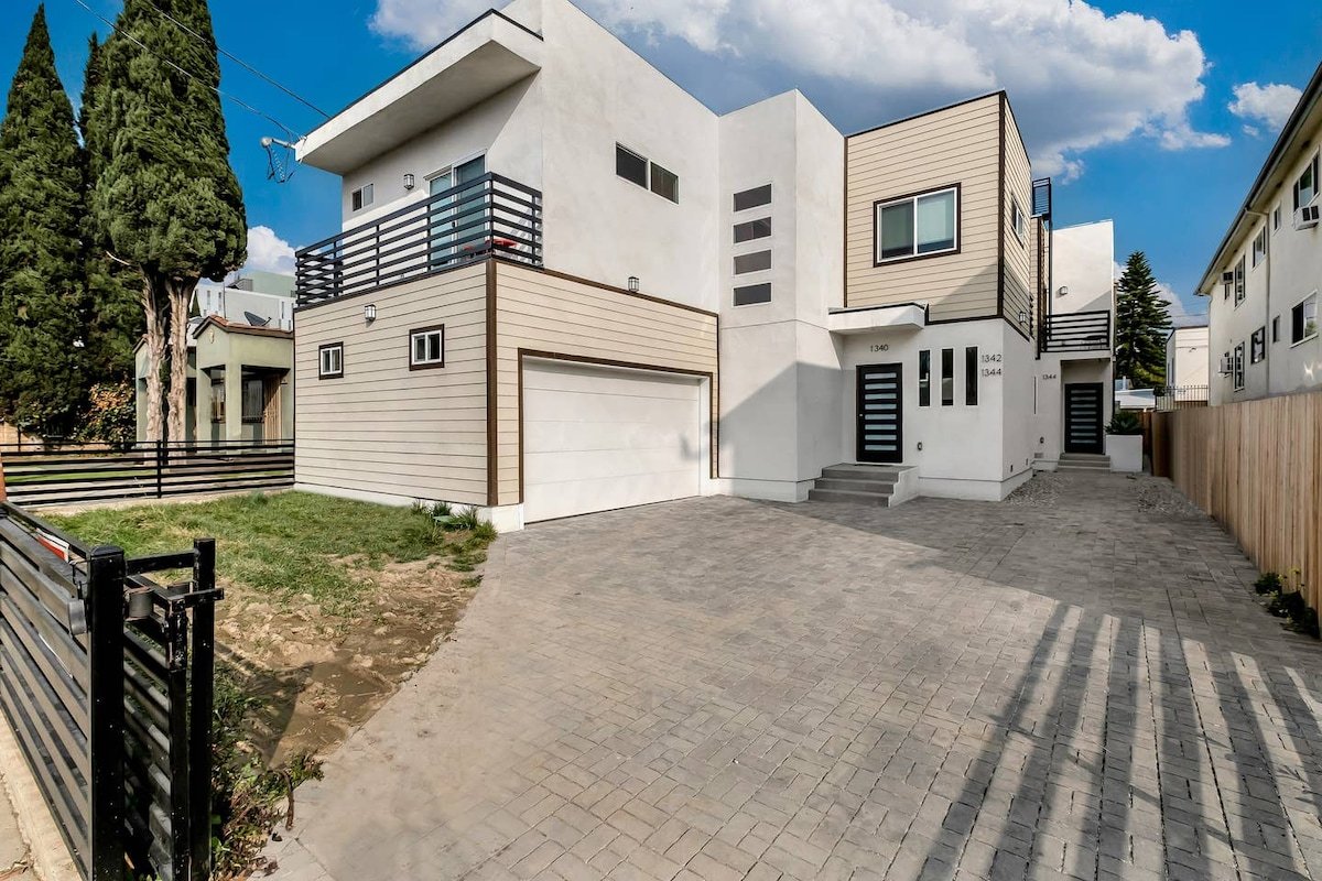 Amazing 3BR Home Near Hollywood gallery image 2