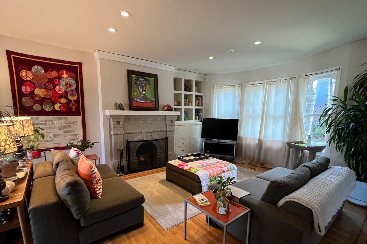 Panoramic views! Best Location! gallery image 3