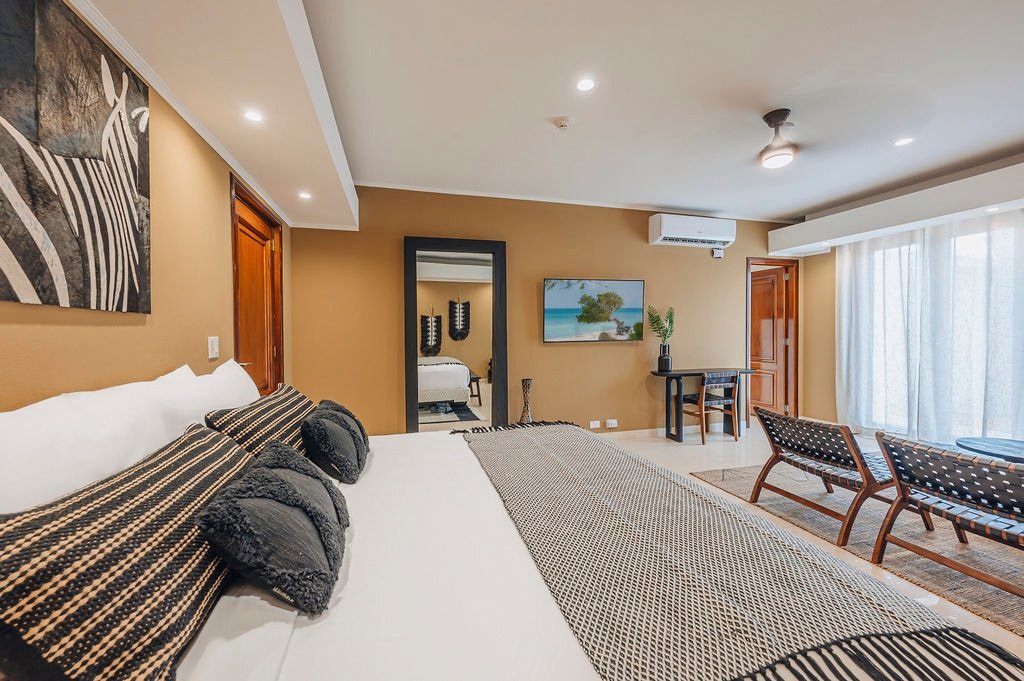 Luxury Villa|2 min Eagle Beach|Gym|Pool |Jacuzzi gallery image 3