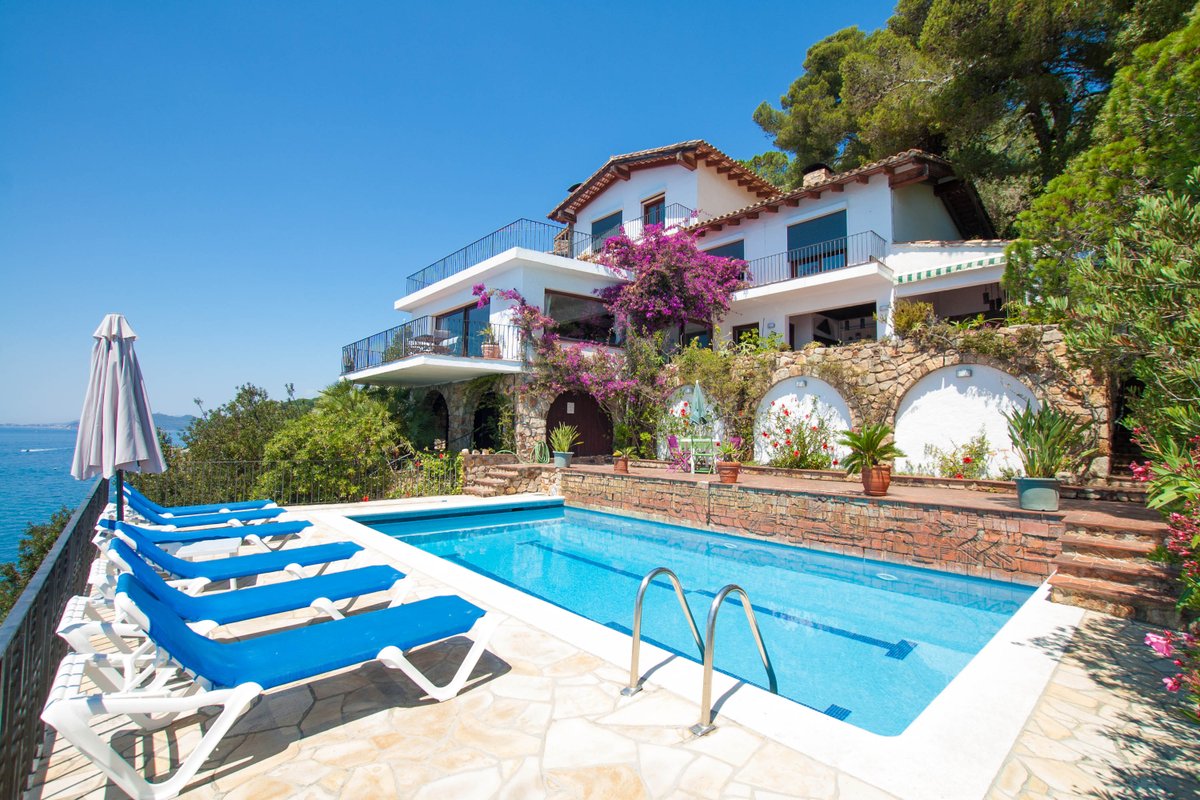 ★ CoastalVillas – Villa Mar Blau ★ on the sea!
