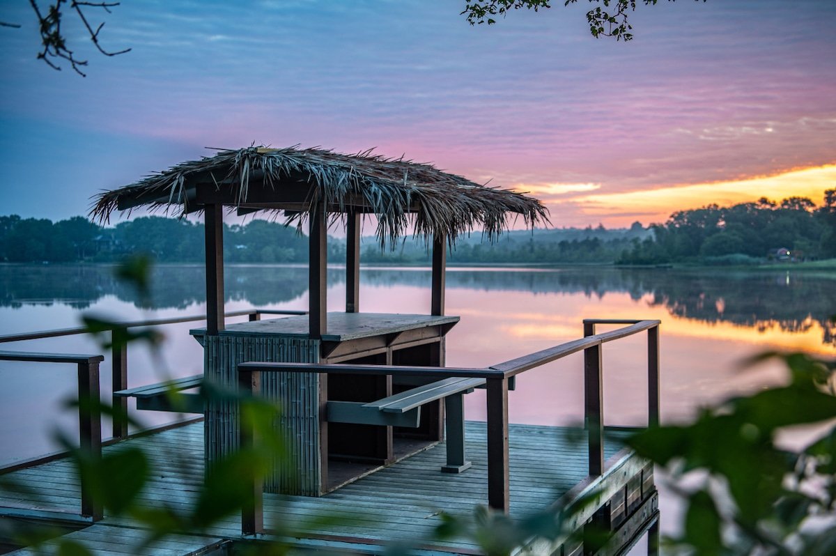 2 Acre Lakefront Getaway (Sauna/Firepit/Kayaks) gallery image 3