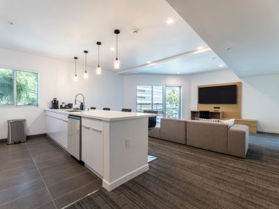 Brand New Modern + Minimalist 2BR Suite in DTLB