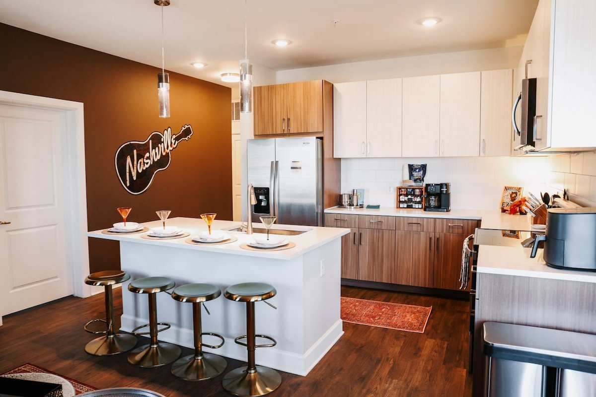 Charming 3BR W/ Pool Steps from Downtown Nash gallery image 3