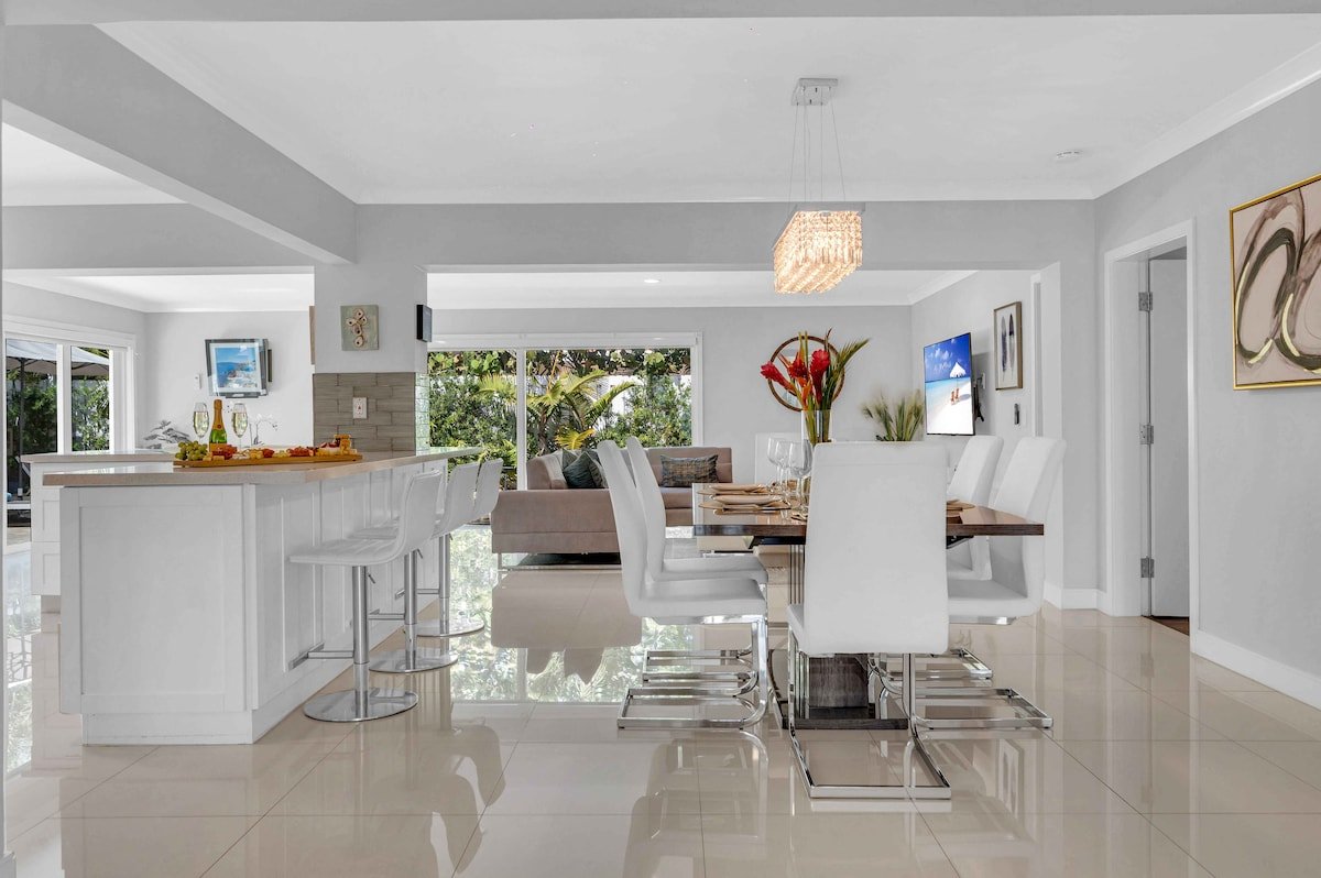 Walk to Beach | Modern Oasis | Ocean Mist Key gallery image 3