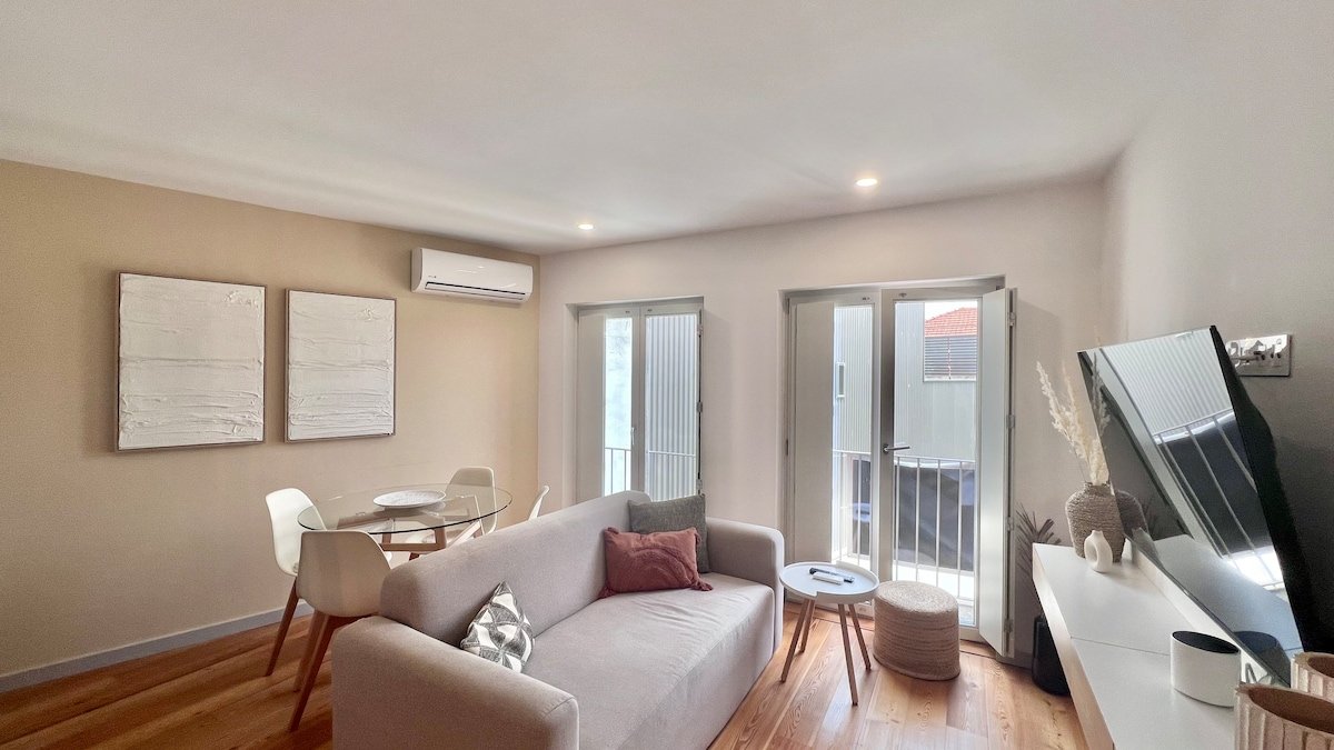 Beautiful 2bedrooms balcony garage historic center gallery image 2