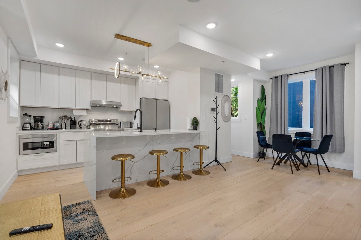 Townhouse at Capitol Hill 3 w/Rooftop Discount gallery image 2