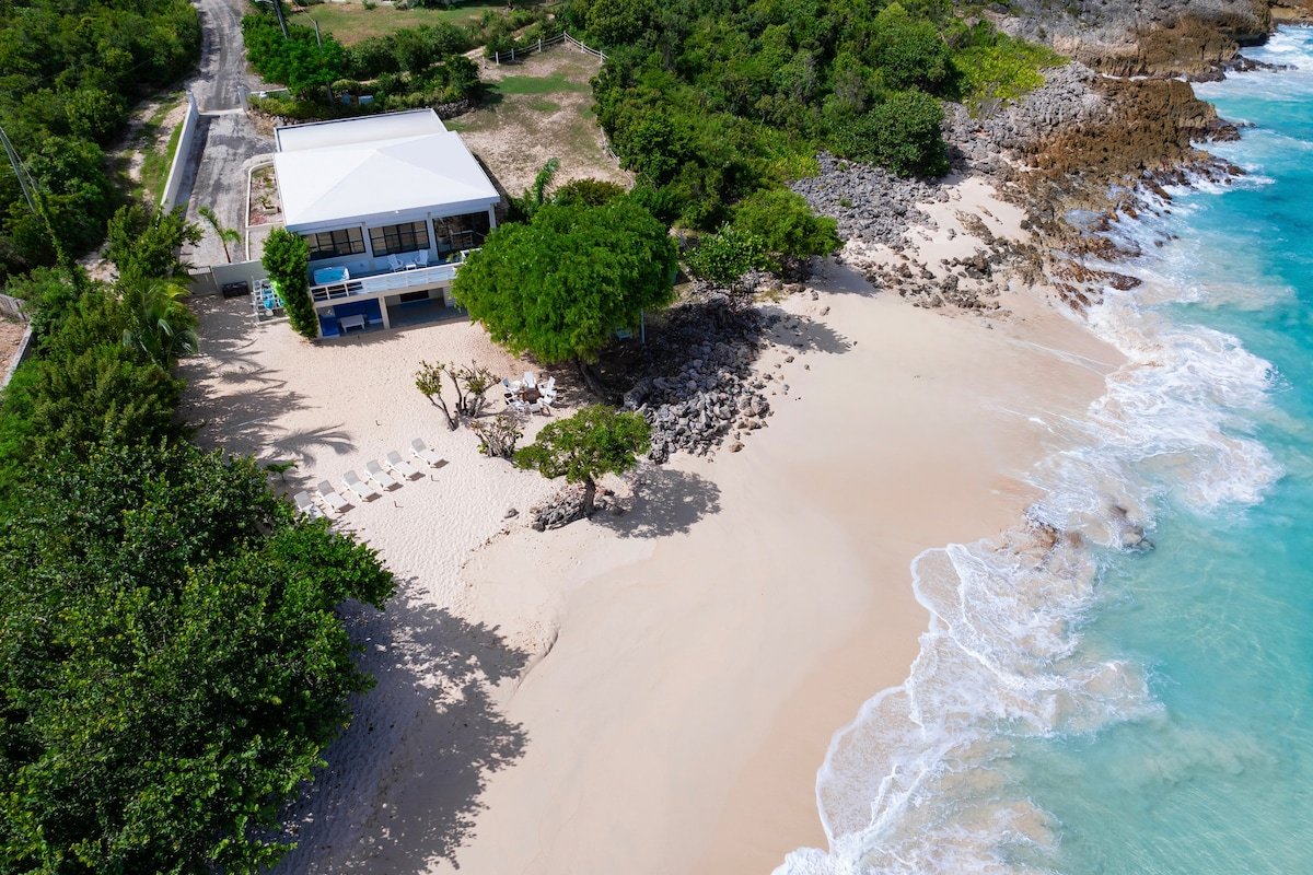 Luxury Beach House ON THE BEACH with pool, spa