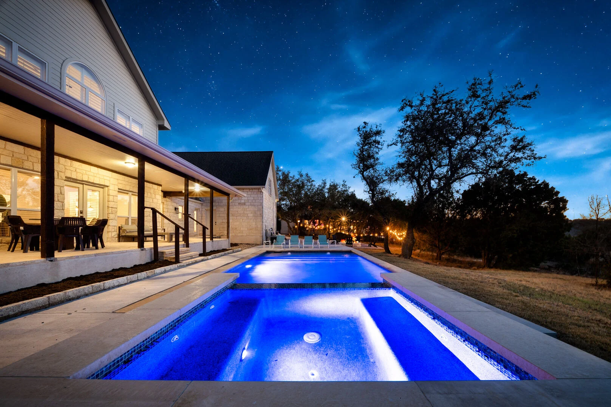 Southern Comfort I Pool Spa I Billiards I Fire Pit