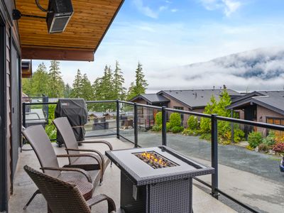 Spacious Oceanview w/2 living rooms & fridges