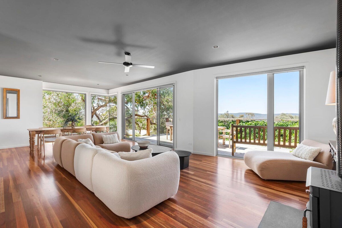 Spacious Designer Home gallery image 4