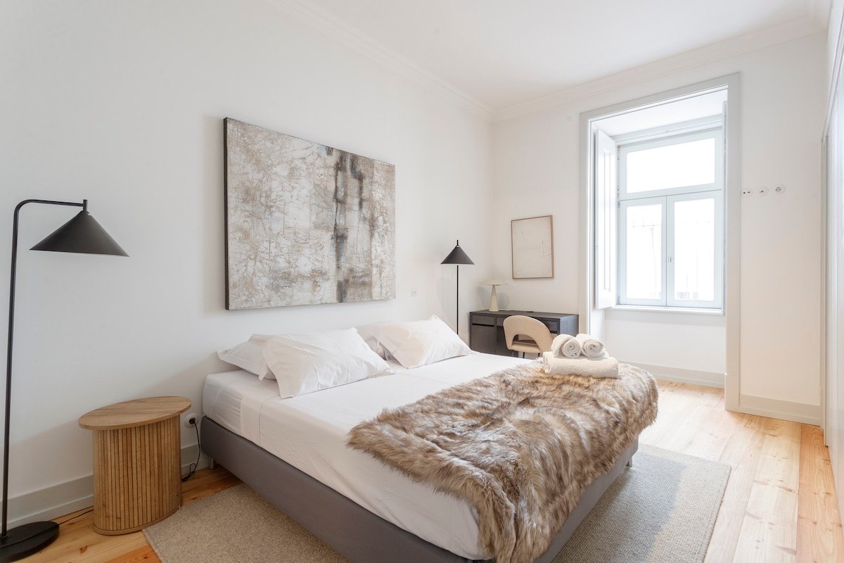 MY LX FLAT Bright Stylish 3BR Apartment inDowntown gallery image 3