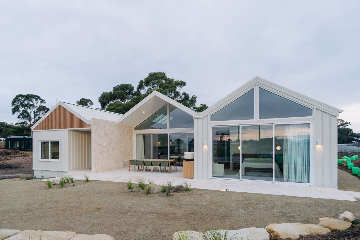 The Bay House – Luxury with sauna & pizza oven gallery image 4