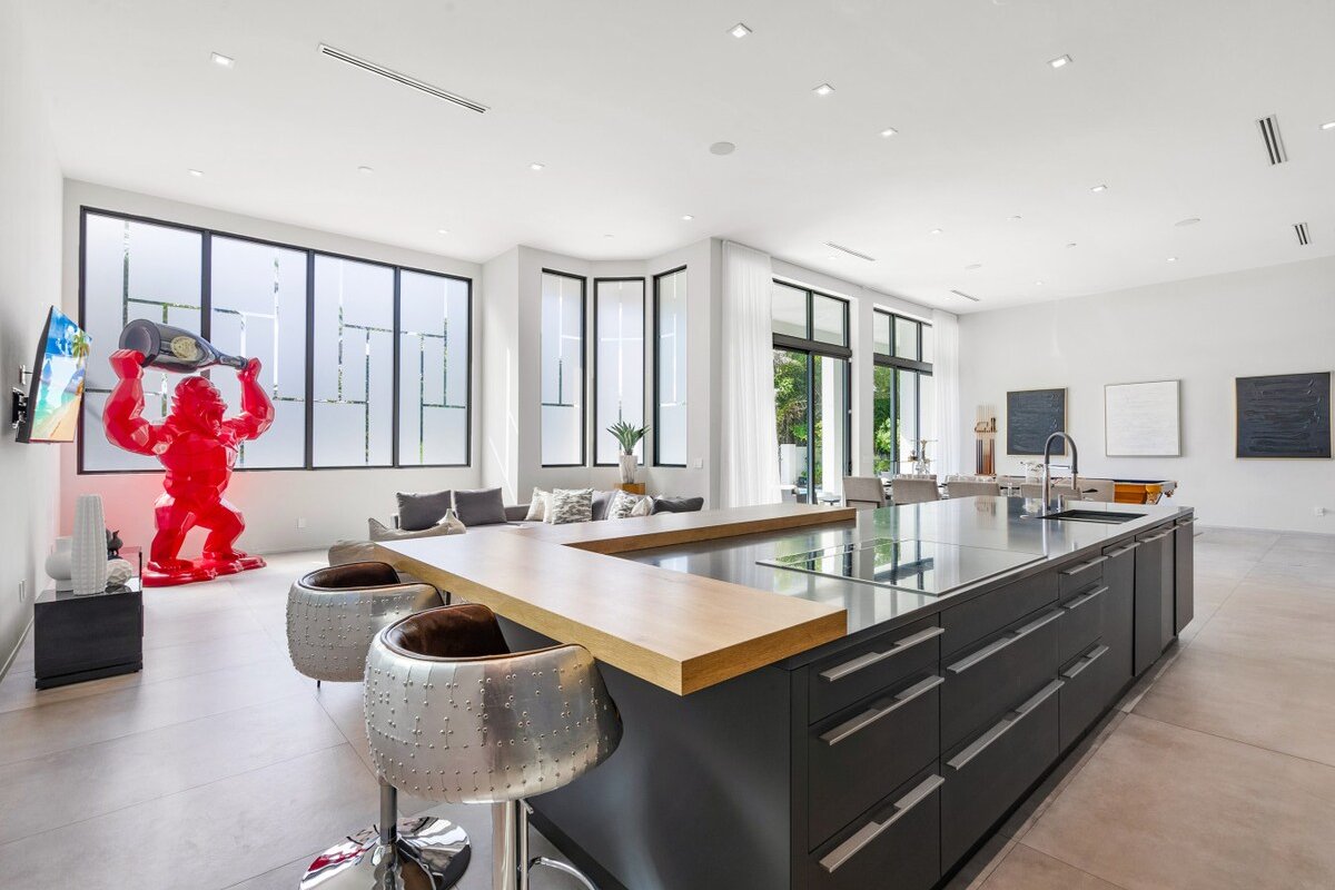 Villa Hayden- Modern Waterfront Gem gallery image 4