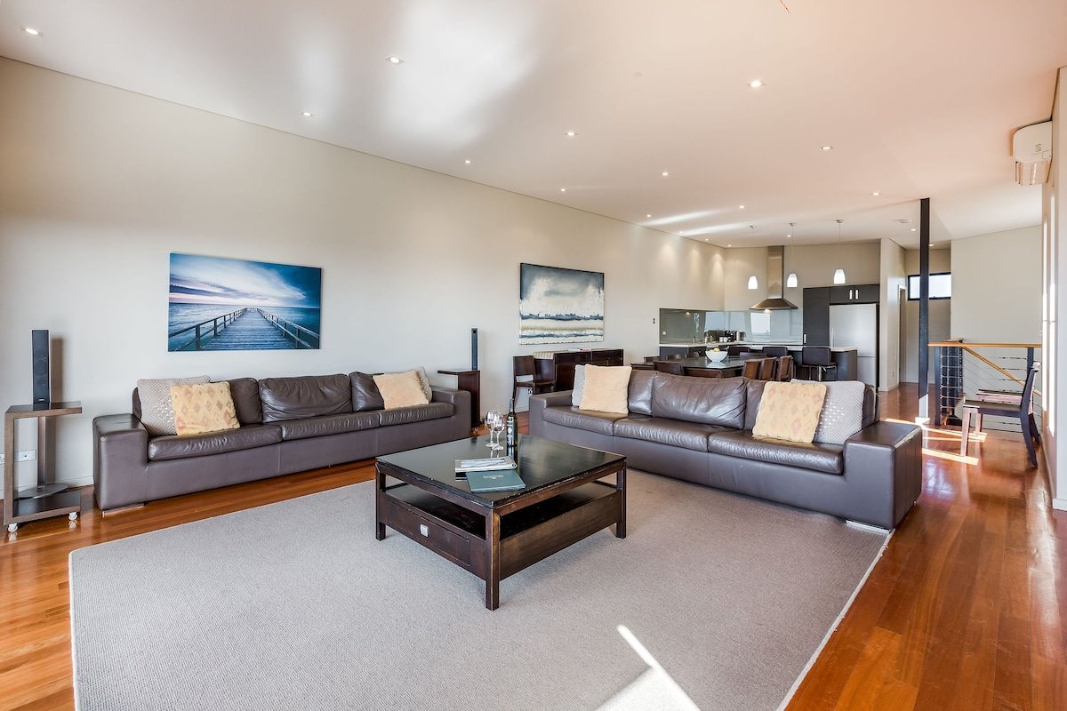 Regency Beach Family House gallery image 4