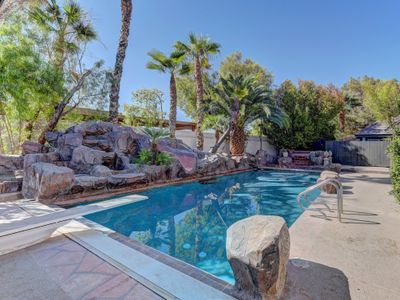 Luxury Villa 4 mile to strip/Convention Center