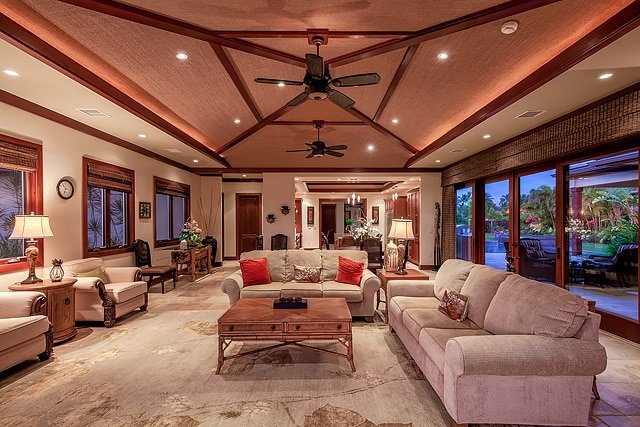 5 Bdrm Home with Amazing Pool, Great for Families! gallery image 4