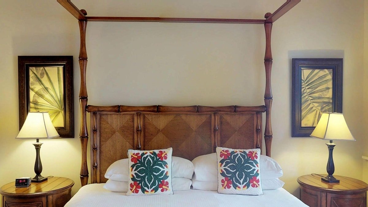 Poolside Lanai Villa l Parking, Sunset View gallery image 2