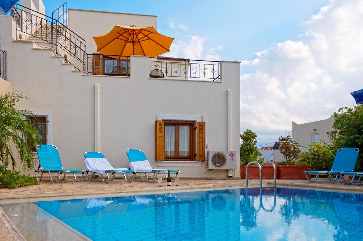 Traditional villa with outstanding sea view gallery image 3