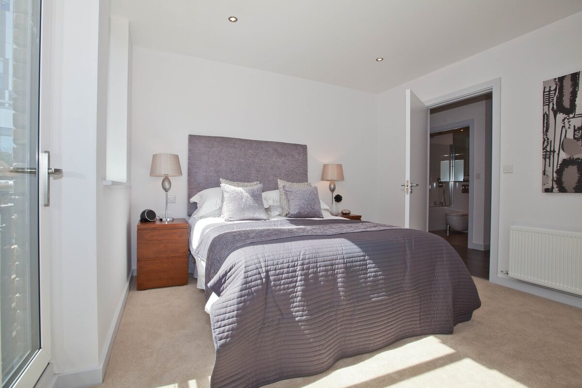 Stunning 2bed 2bath Shoreditch gallery image 3