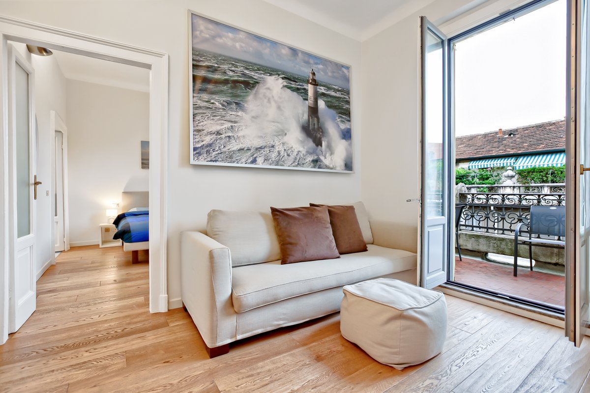 Elegant penthouse with terrace! WIFI, A/C!