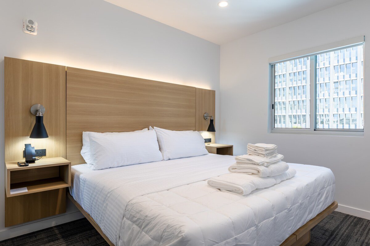 Brand New Modern + Minimalist 2BR Suite in DTLB gallery image 4