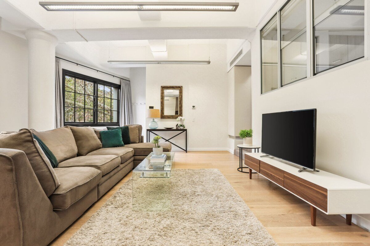 Renovated Warehouse Conversion In Heart Of Sydney! gallery image 3