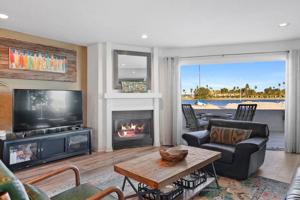 Waterfront Living: AC, Fire Pit, Outdoor Space gallery image 5