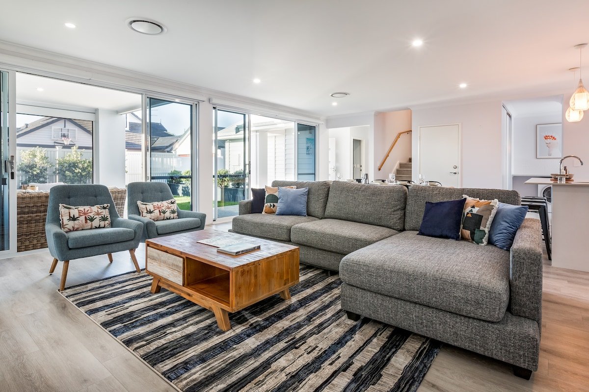 Fernweh—A Generous Hamptons-Style Beachside Escape gallery image 3