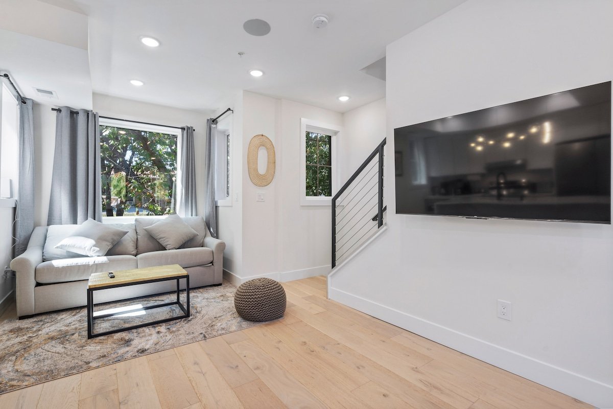 Townhouse at Capitol Hill 4 w/Rooftop Discount gallery image 4