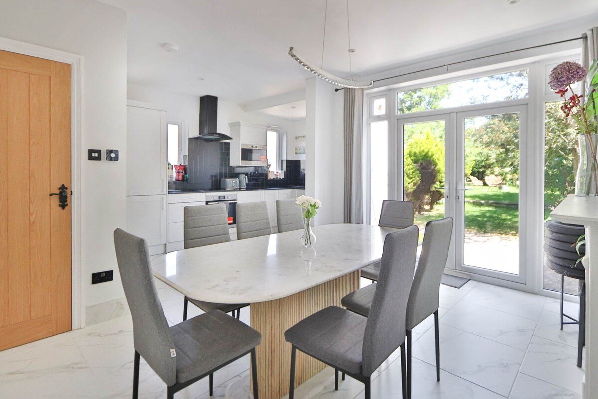 Twin Home + Free parkings, Surbiton Greater London gallery image 5