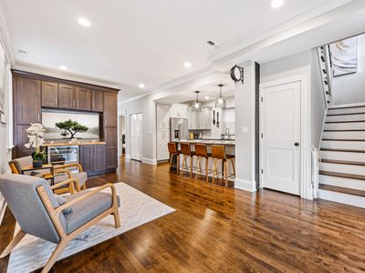 Large LUX 6BD/4BA Home (+garage/patio)