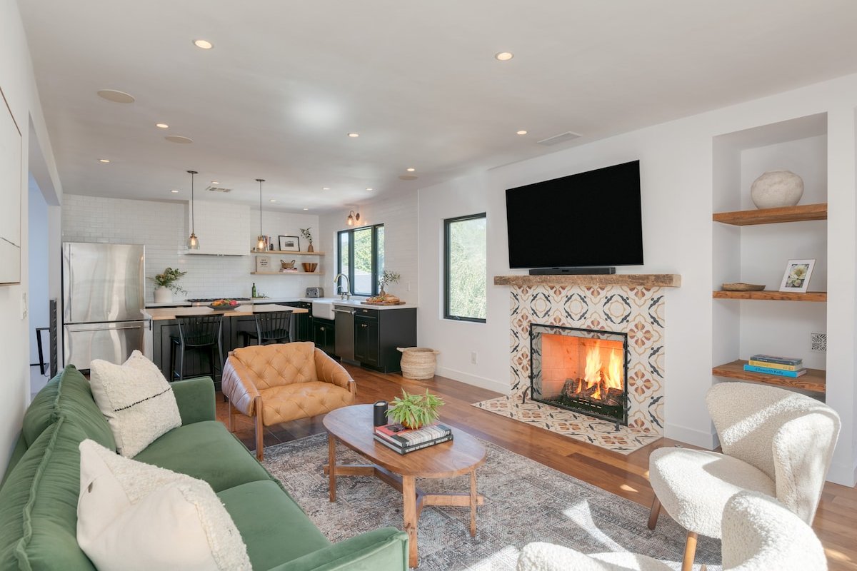 Silver Screen by AvantStay | Luxe Backyard Escape gallery image 4