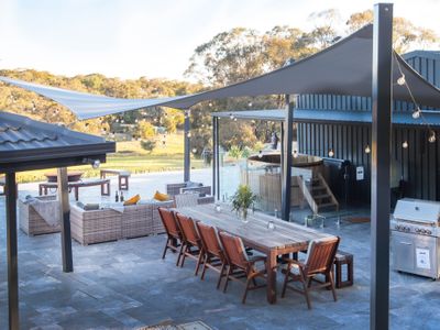 Barossa house in the vines & stunning valley view!