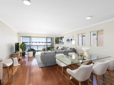 Stunning water views 2 bedroom apartment