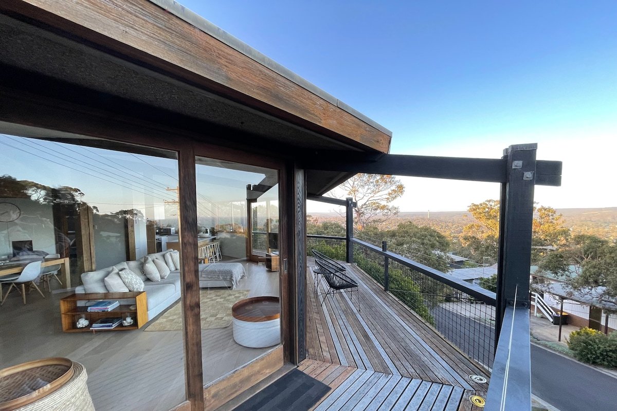 Ocean views, coastal beach house perfect weekender gallery image 2