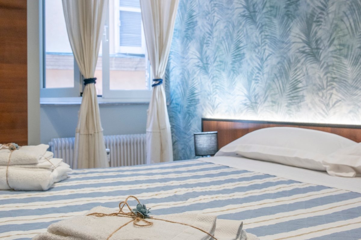 Navona Charming Balcony gallery image 4