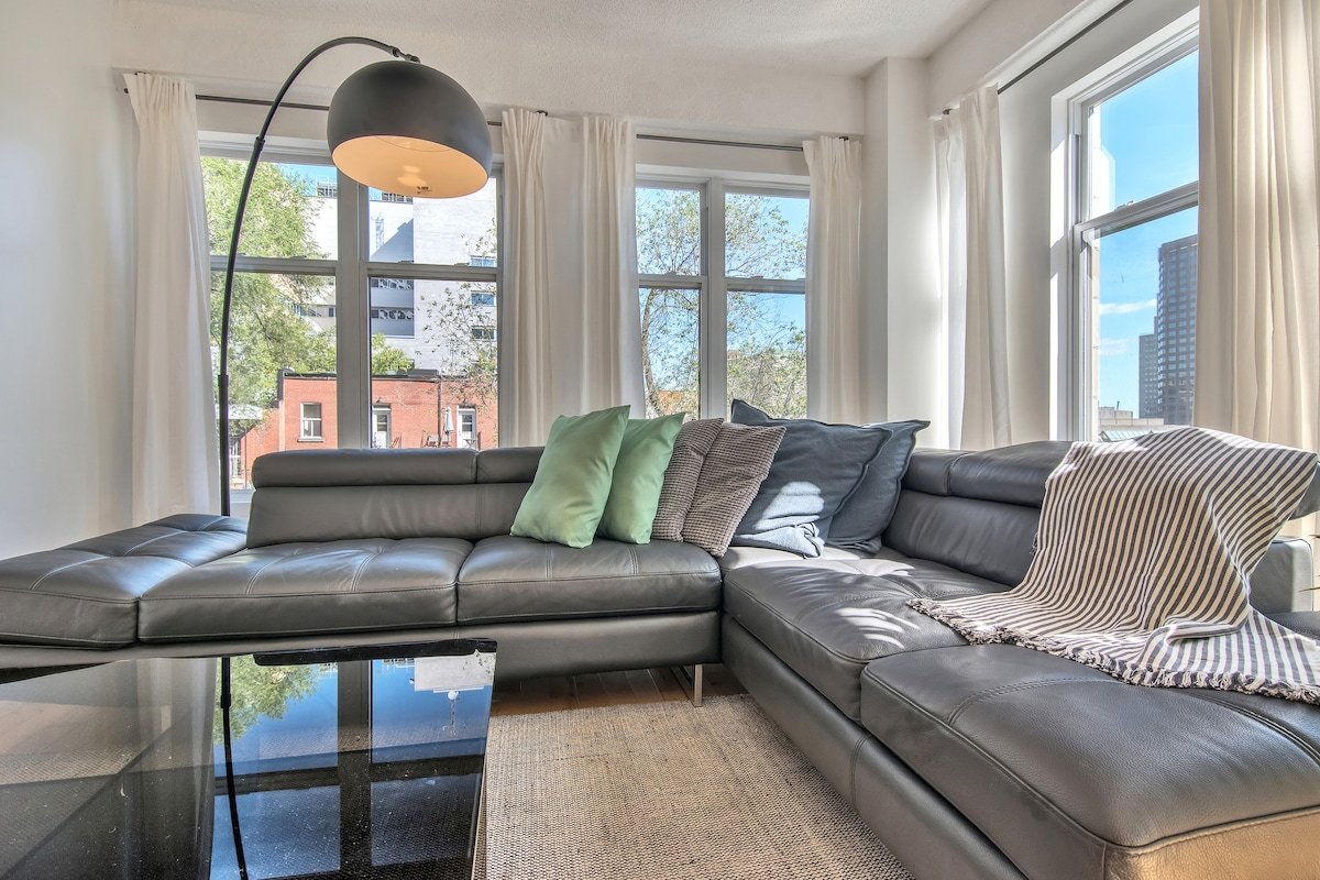 2 Bedrooms Condo Place-des-Arts/Downtown 8 J gallery image 5