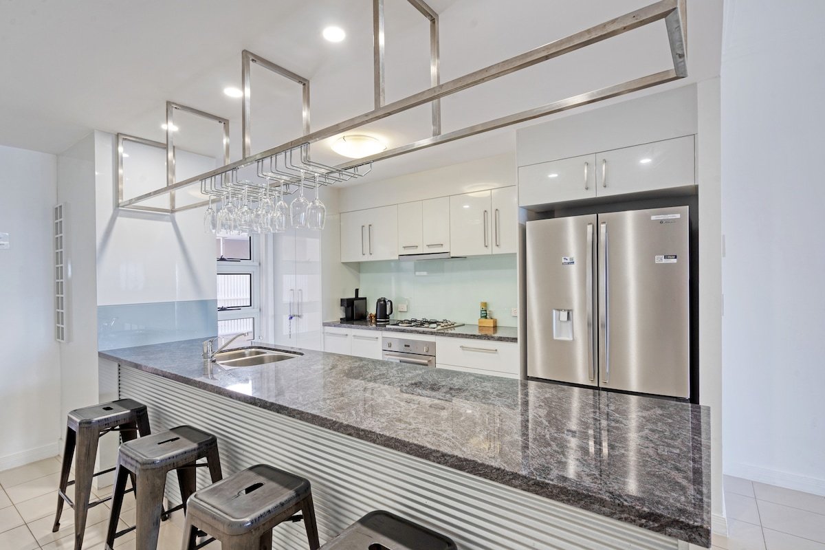 Deep Blue 11 – Beachfront Apartment gallery image 4