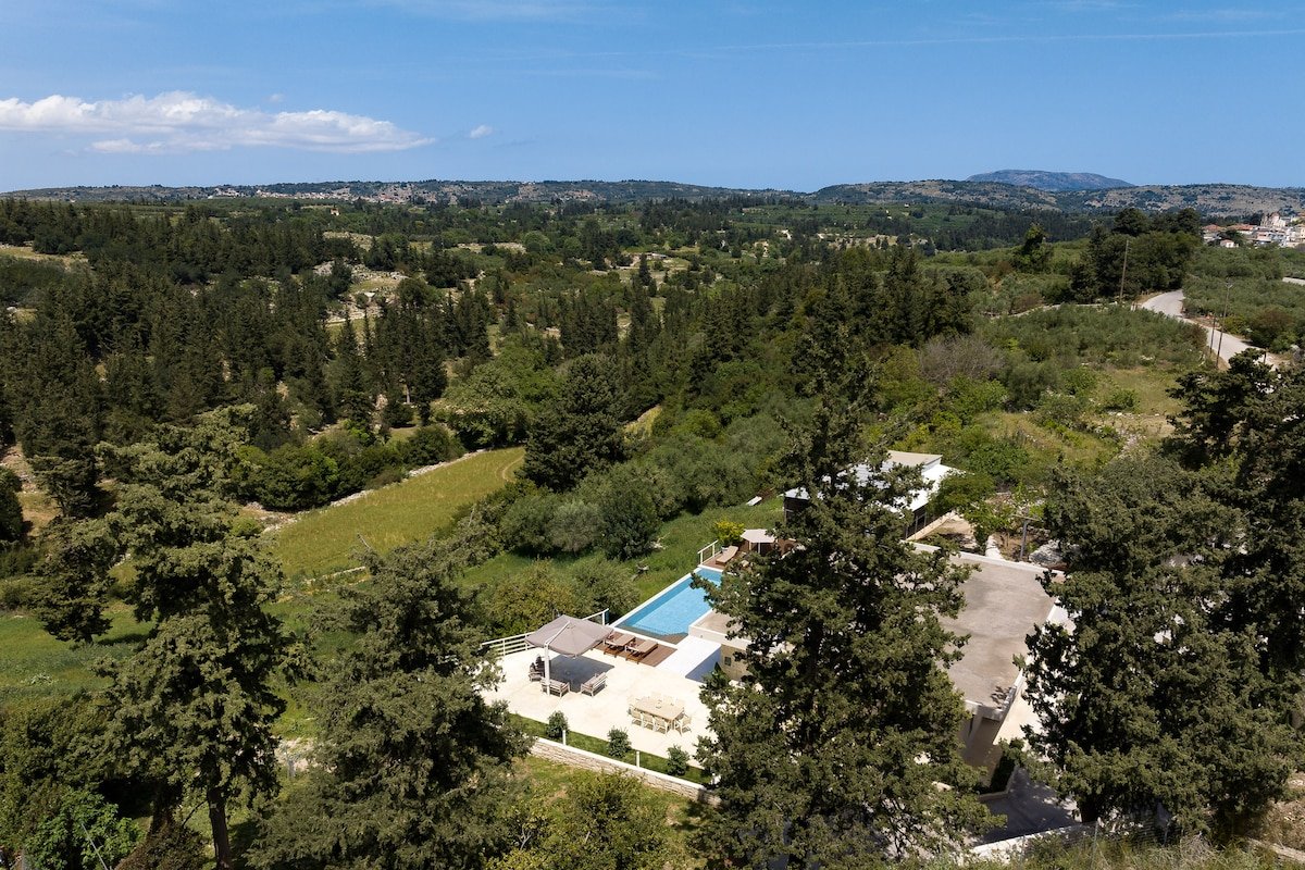 Reflection Villa, Heated Pool & Absolute Seclusion gallery image 3