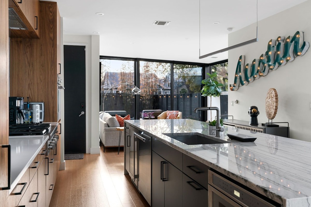 Modern, Heated Pool, Chef Kitchen, Skyline Deck gallery image 5