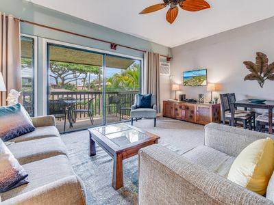 Beautiful Updated Condo, Steps from Beaches/Restau