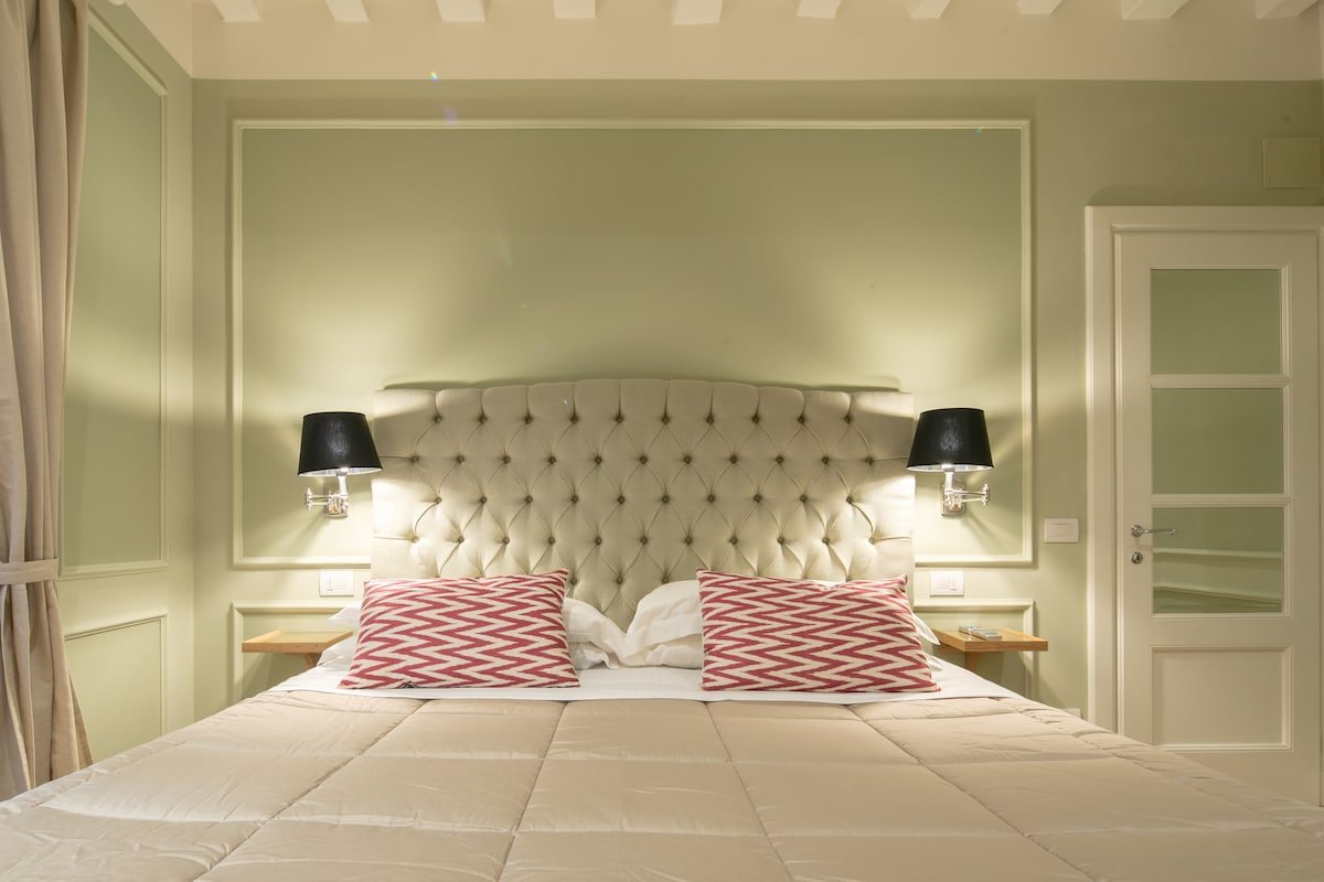 The Mirrors’ House at THE PONTE VECCHIO gallery image 2