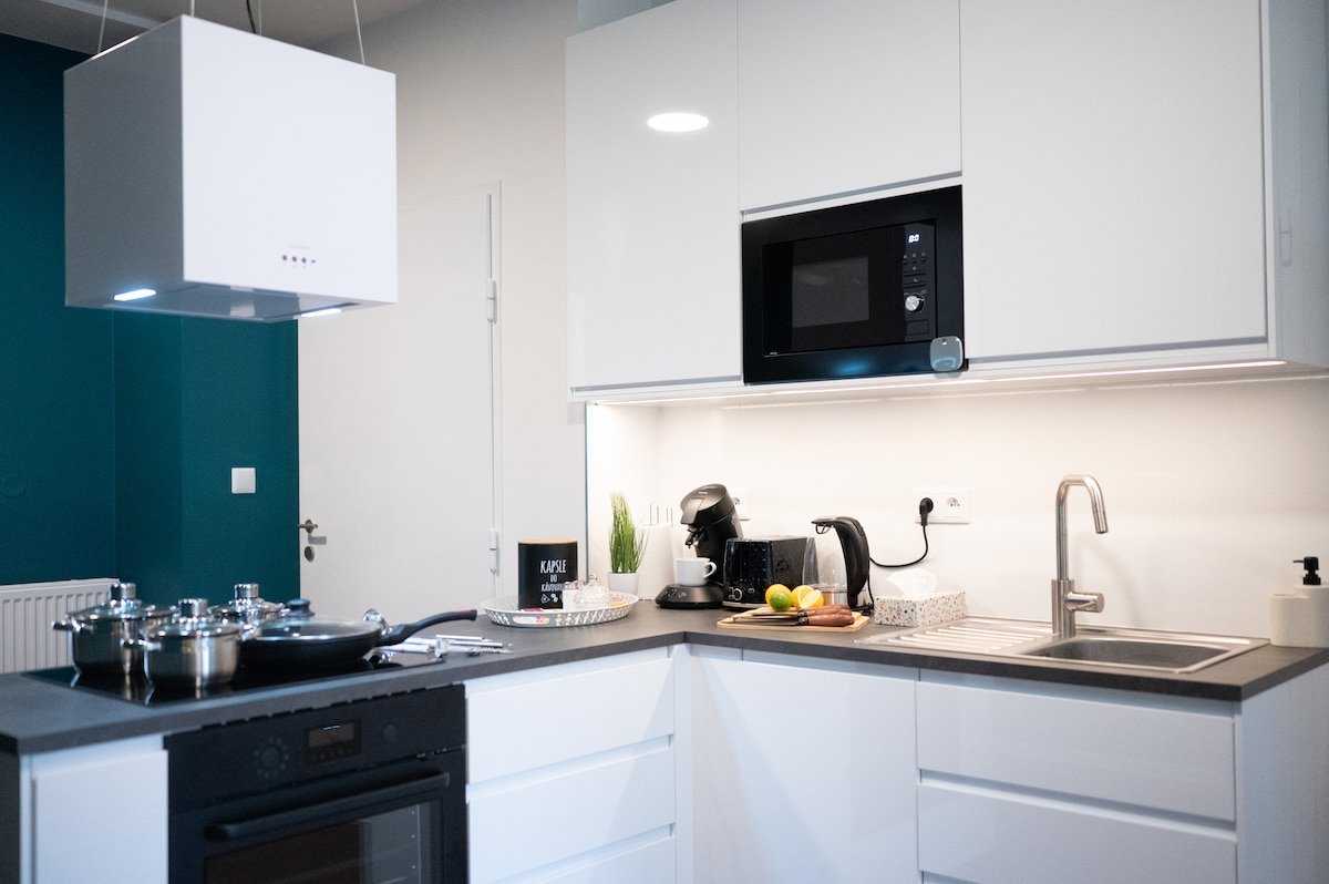 3B Bright & Beautiful:Newly Renovated 3BR Gem gallery image 4