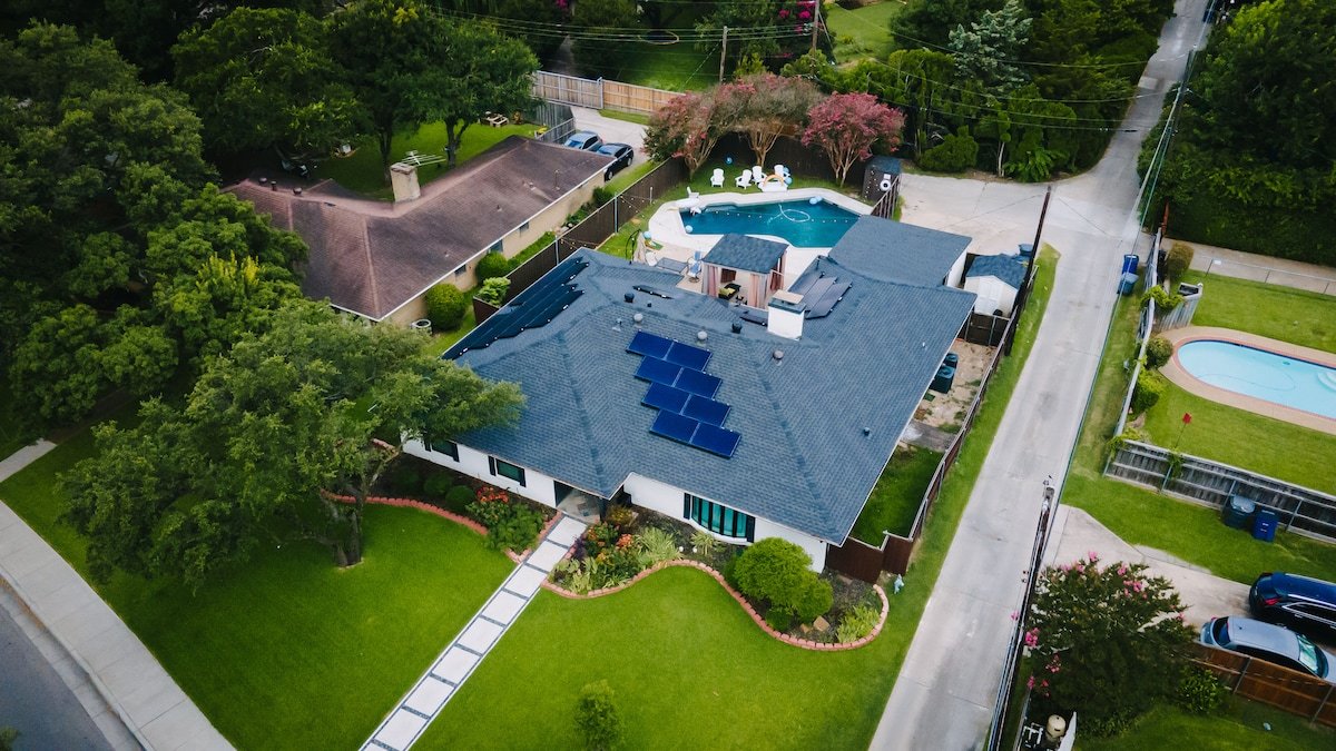 Sleeps 20 w Heated Pool & Billiards by DAL Airport gallery image 5