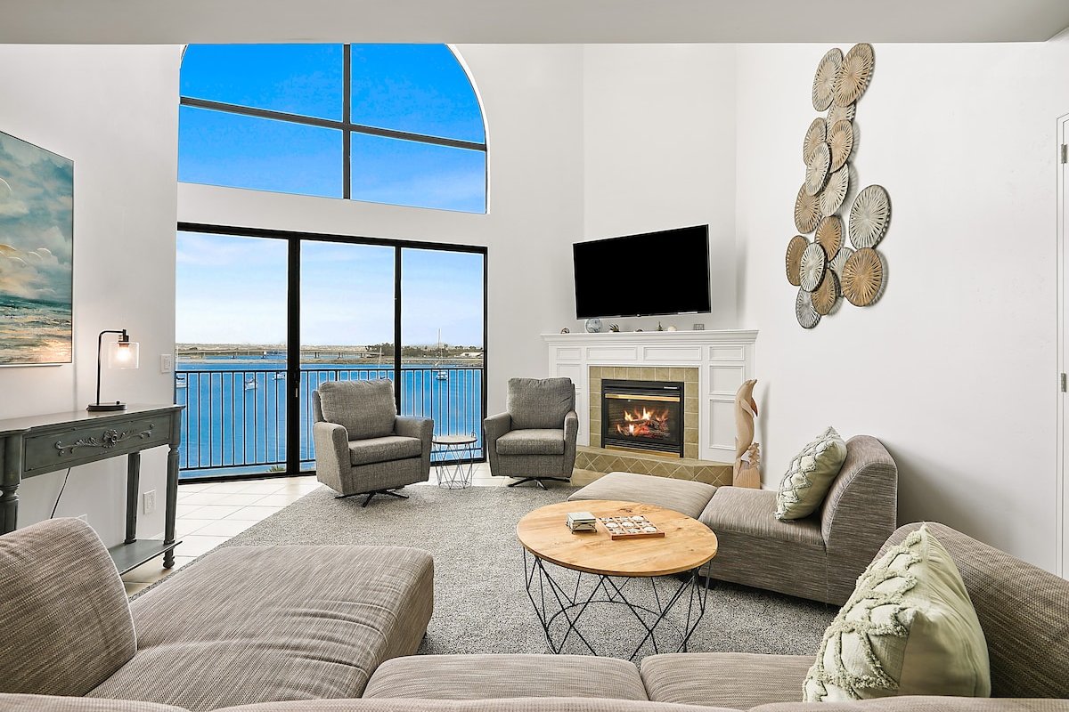 Waterfront | Private Roof Deck | Fireworks View gallery image 2
